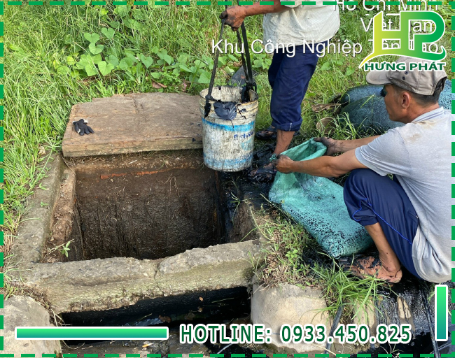 Cống thoát nước khu dân cư bị tắc nghẽn